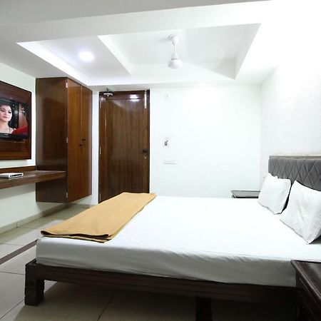 Hotel Seven Ahmedabad Eksteriør billede